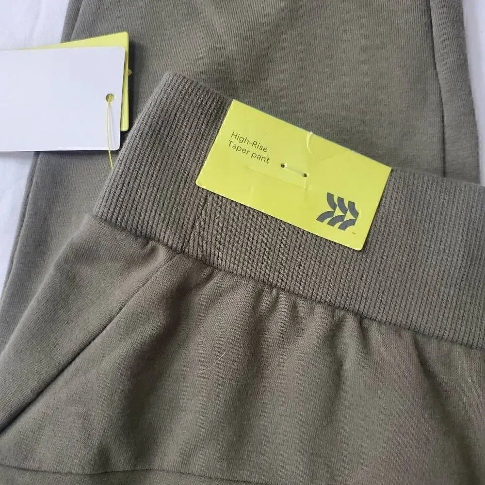 NWT All in Motion green highrise taper pant Medium